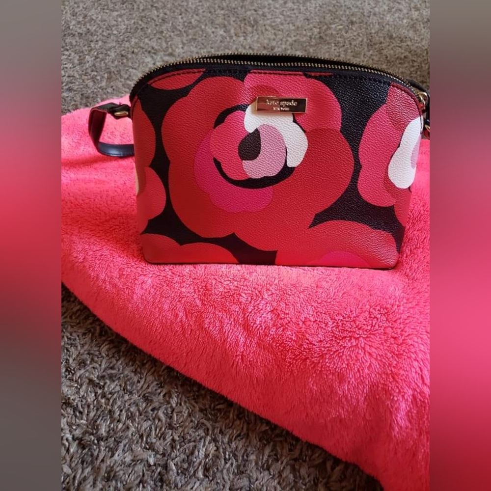 Kate spade red roses 🌹  crossbody purse